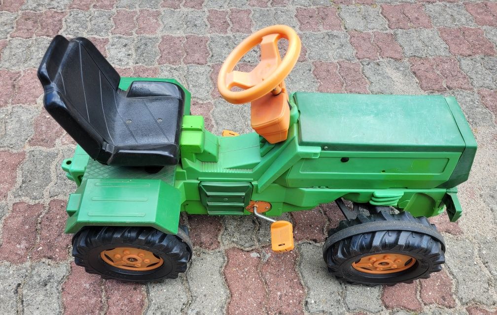 Zielony traktor na pedały zabawkowy