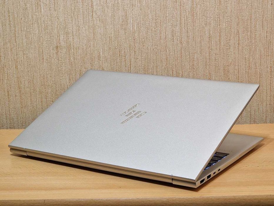 HP EliteBook 865 G11 AMD Ryzen 5 8540U RAM32 DDR5 SSD1Tb Батарея8годин