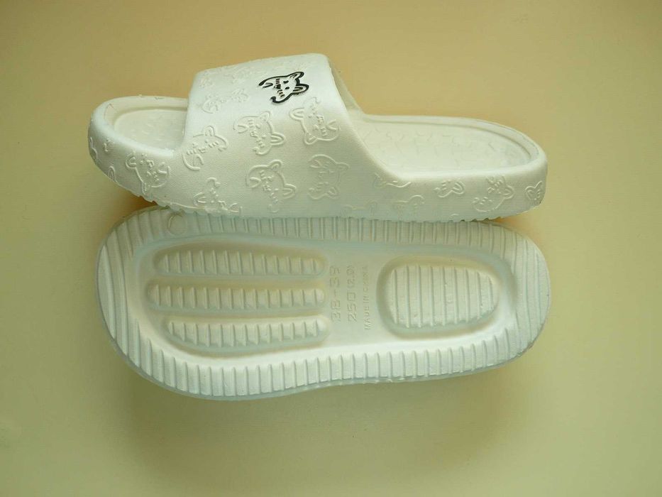 Білі пляжні банні літні домашні шльопанці тапці капці з EVA(піна)