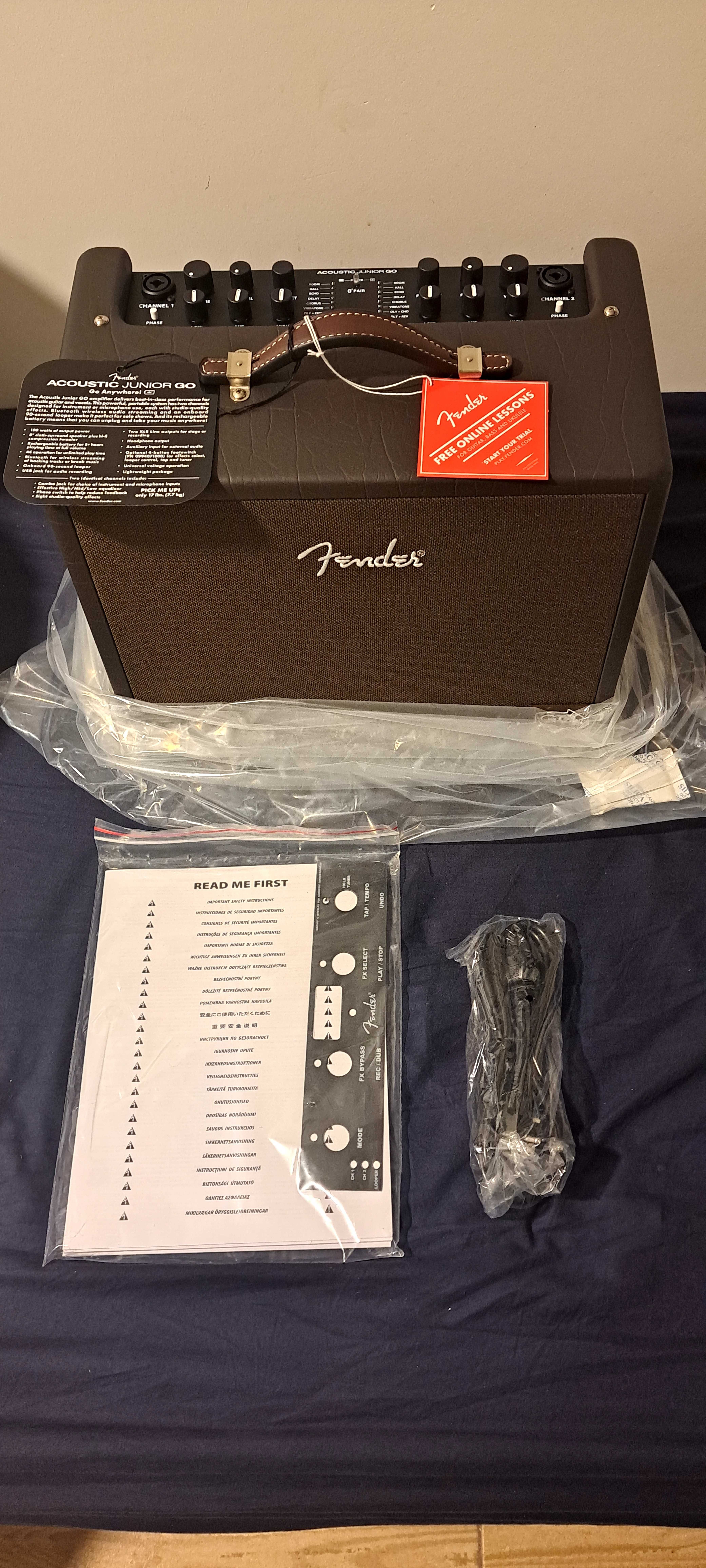 Coluna Fender Acoustic Junior Go + Fender MGT4 Footswitch