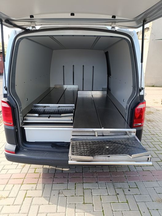 Volkswagen Transporter T 6 2017 пробег 120. Легковой-специалезированны