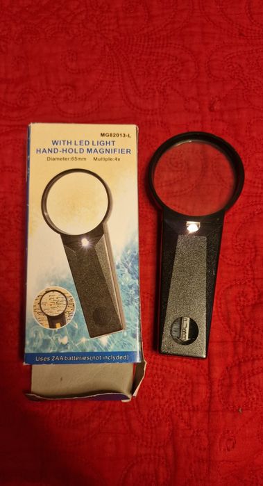 Lupa ze światełkiem LED