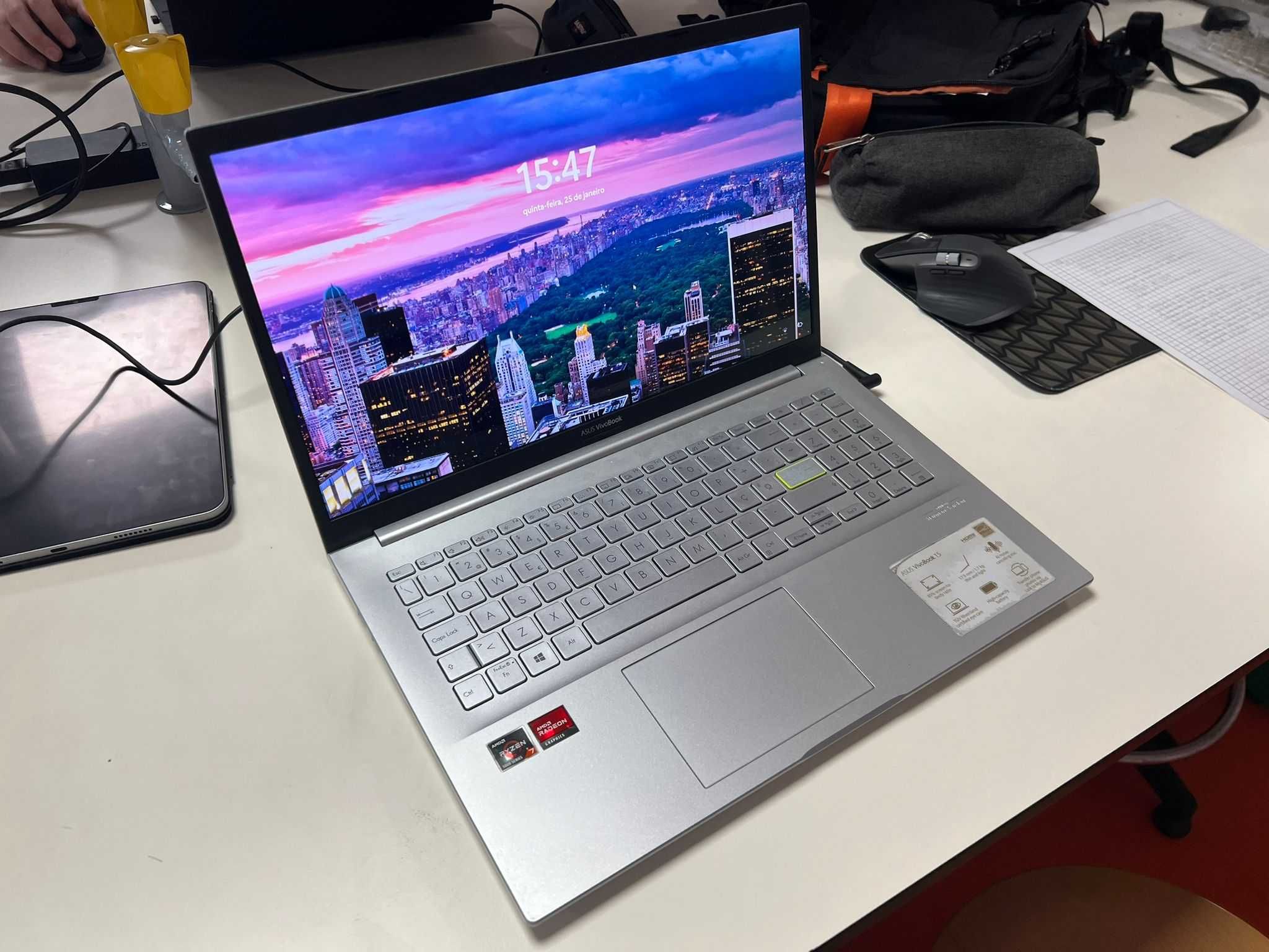 Portátil Asus Vivobook Ryzen 7 16gb 512GBssd+1TBssd Oled FHD