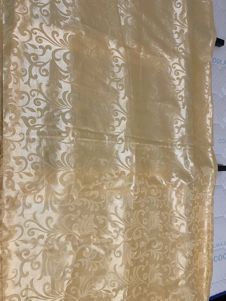 Toalha de mesa impermeável dourada - nunca usada