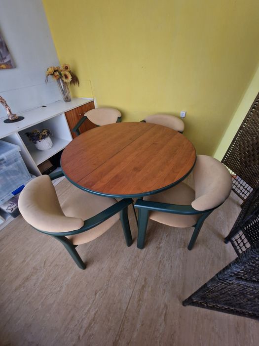 Mesa de madeira de cerejeira com 4 cadeiras