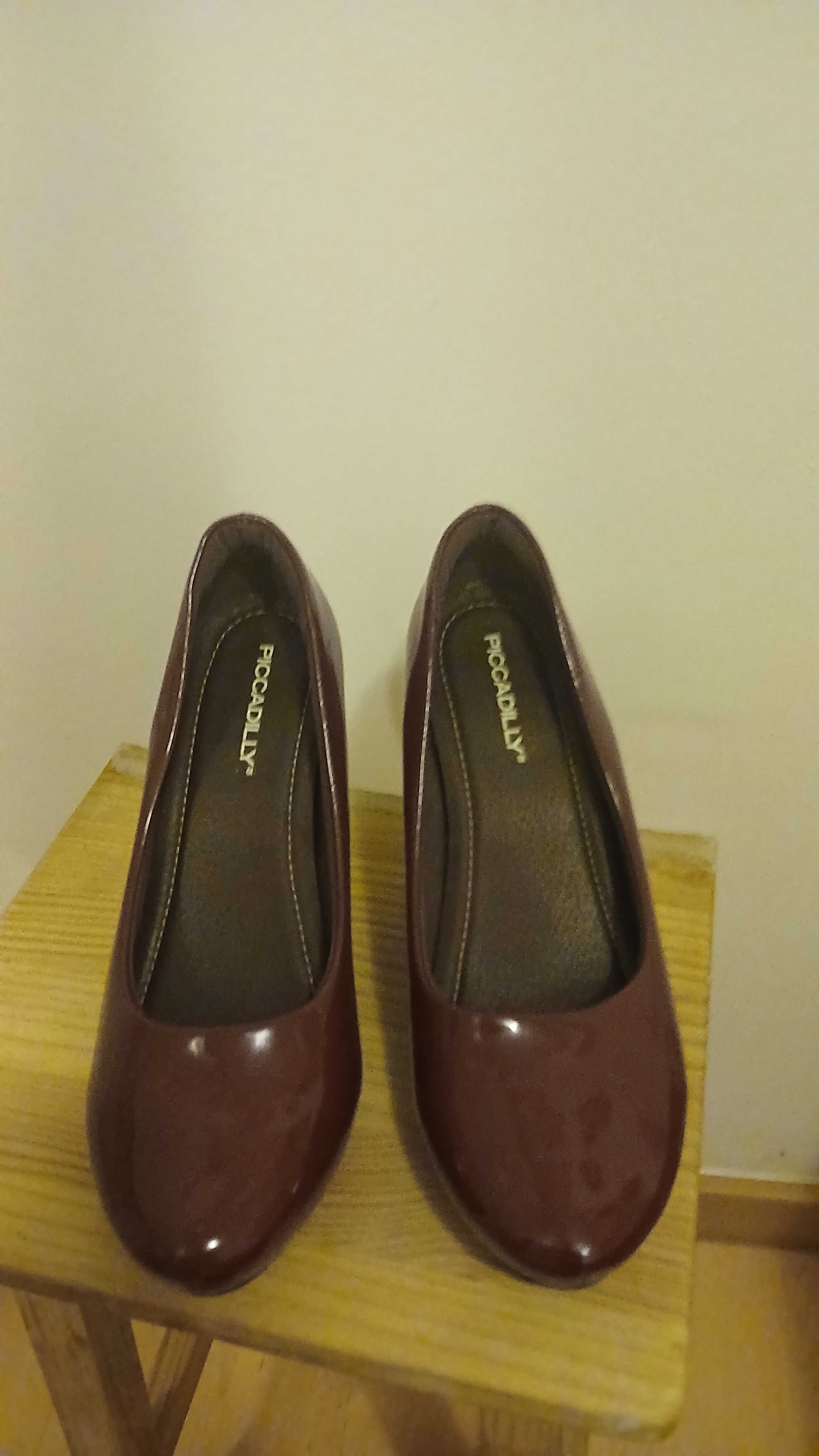 Sapatos Picadilly