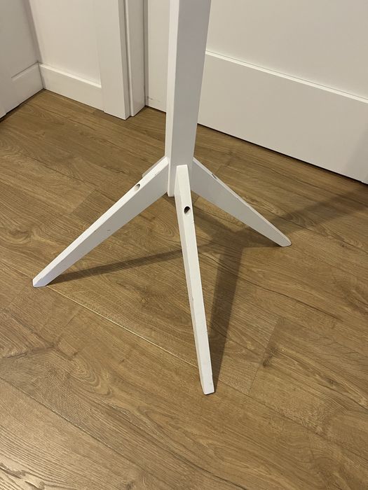 Wieszak stojący biały