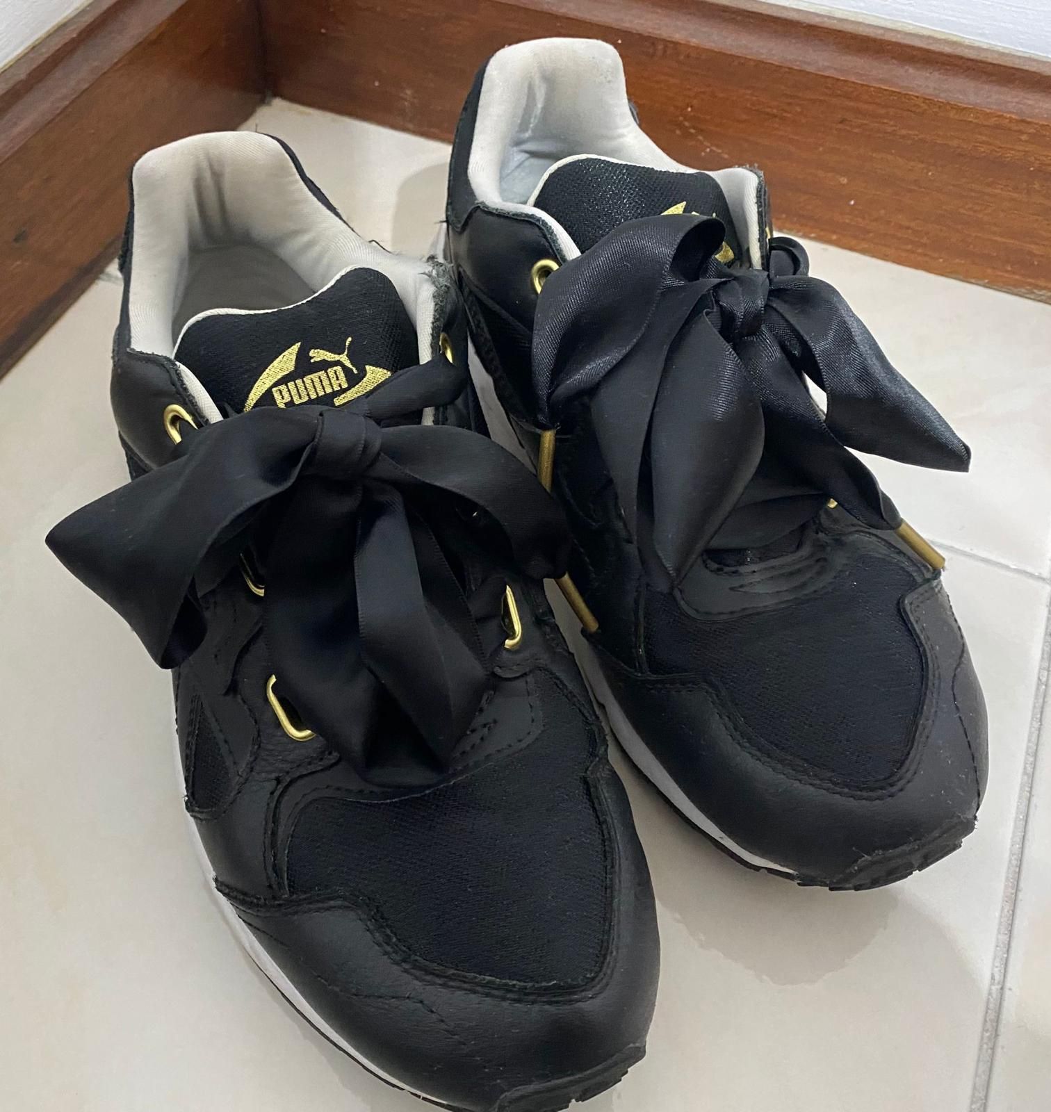 Sapatilhas originais marca Puma (como novas)Trinomic pretas\douradas.