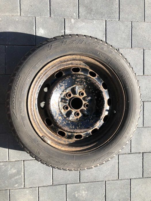 Felgi stalowe wraz z oponami R15 195/60