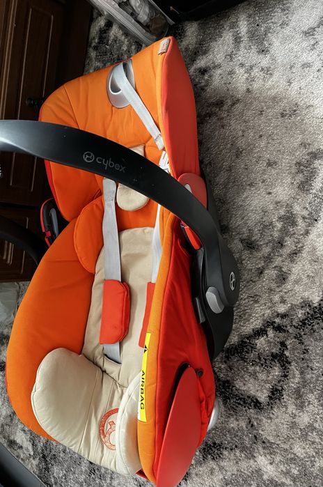 Автокрісло Cybex cloud  q + адаптери Carrello epica