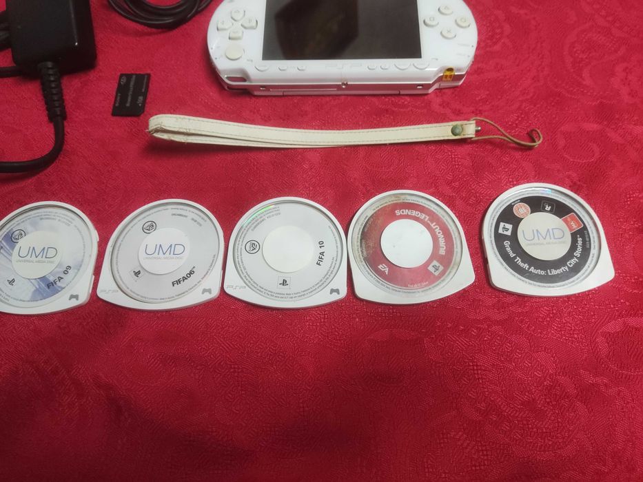 Playstation PSP Branca 1004- jogos- cartão 1GB