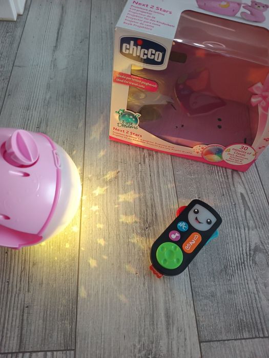 Zabawka pozytywka projektor lampka nocna CHICCO First Dreams Różowy