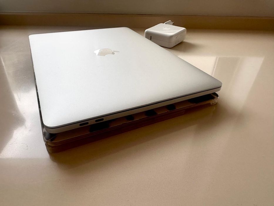 MacBook Pro (13-inch, M1, 2020)
Apple M1
8GB