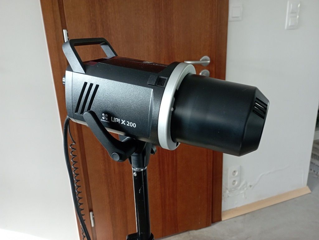 Lampa Quadralite UP X 200 bdb wbudowany odbiornik fotocela /PULSE MOVE