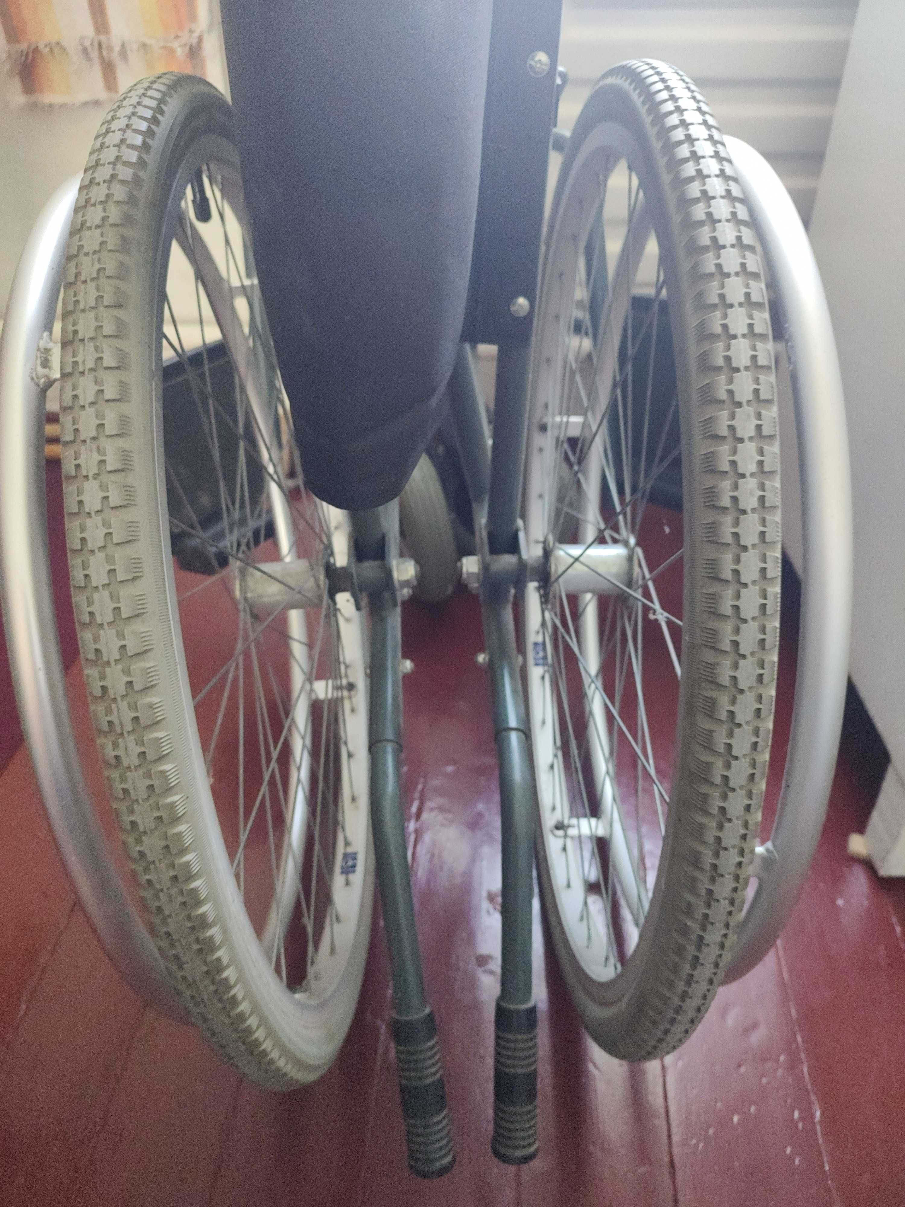 Інвалідне крісло-коляска КИС-1 складне