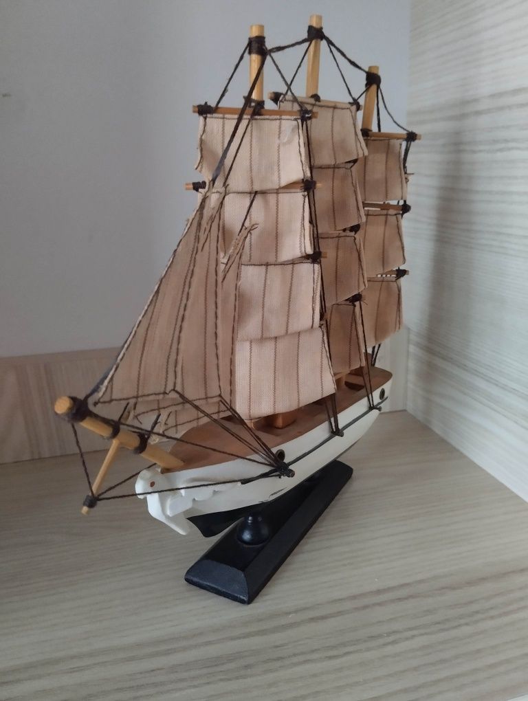 "Парусник" корабль