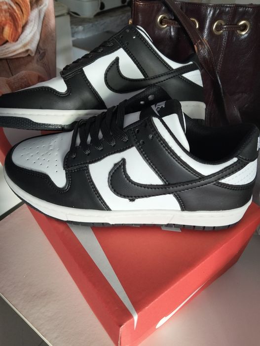 Tênis pretos e brancos nike