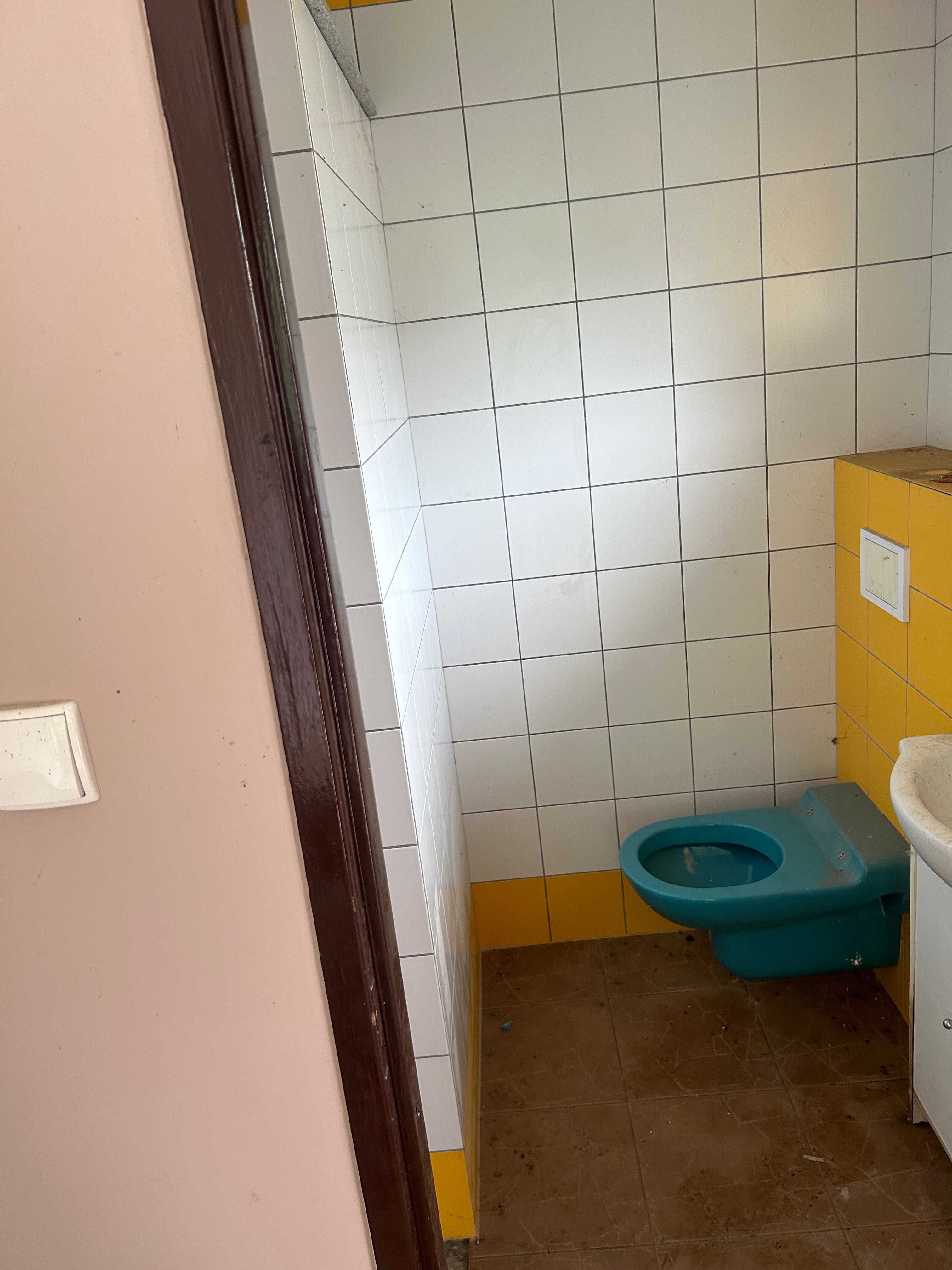Dom z pomieszczeniem socjalnym