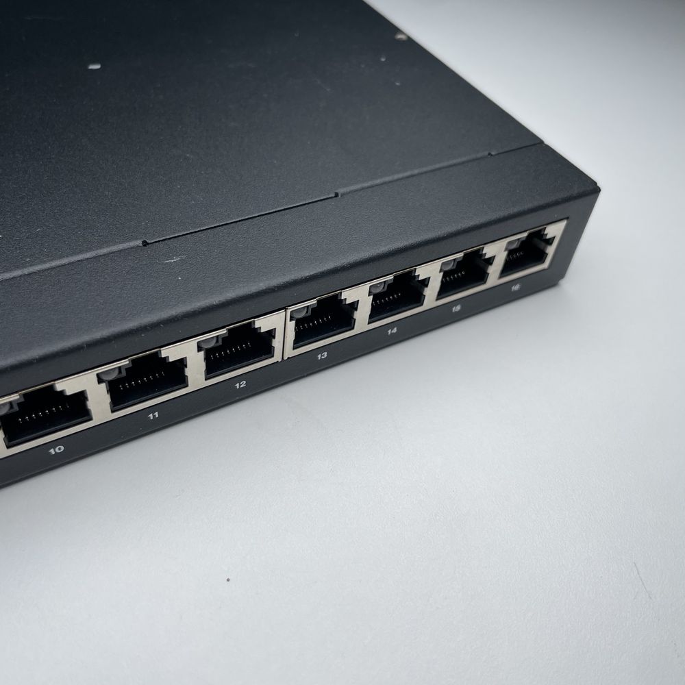 Switch Linksys LGS116P-EU 16-portowy gigabitowy