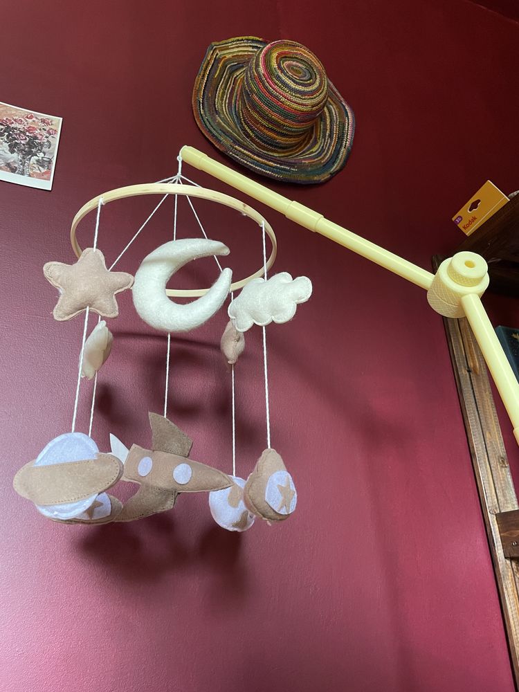 Regulowane ramię do karuzeli nad łóżeczko (baby mobile)
