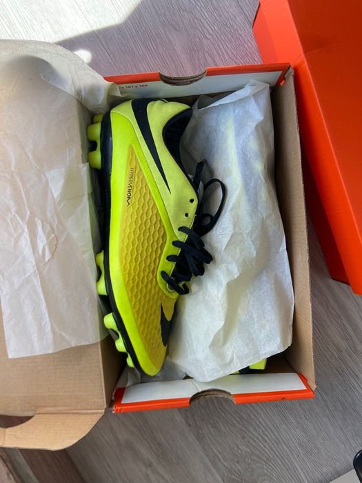 Chuteira Nike hyper venom