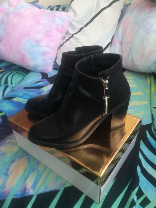 Czarne Botki Stradivarius skórzane + zamsz zamek 37