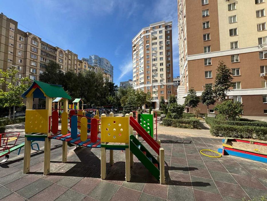 Продам комерційне приміщення 210м2 ЖК Палладіум якісна локація Бровари