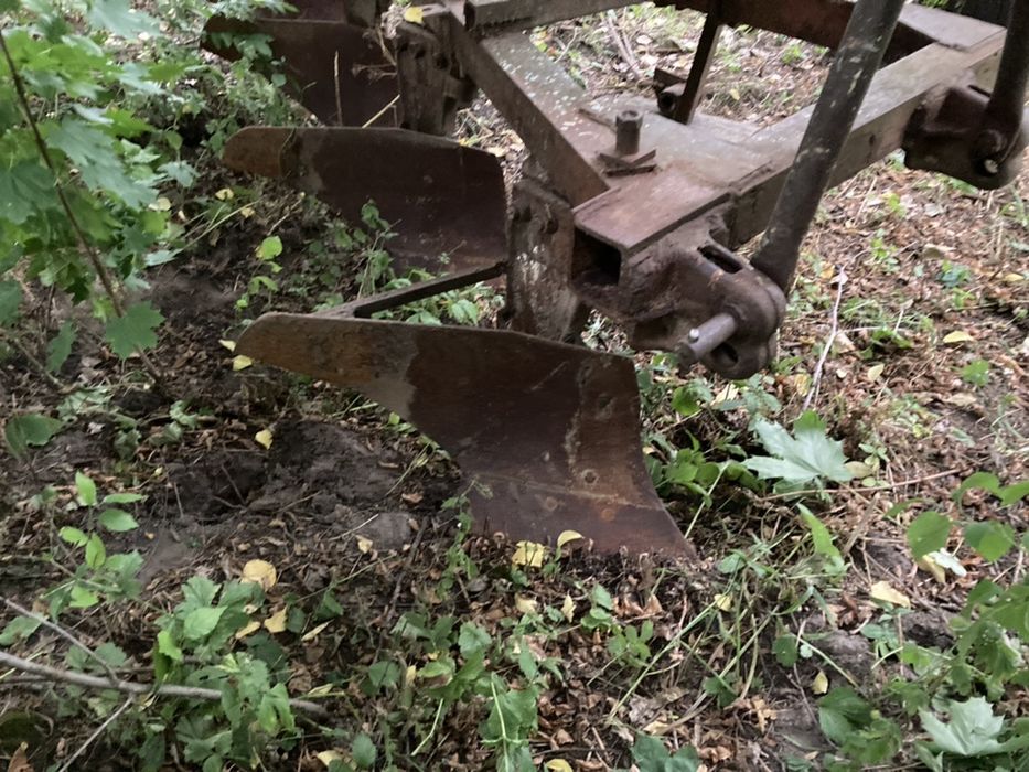 Плуг 4 корпусний