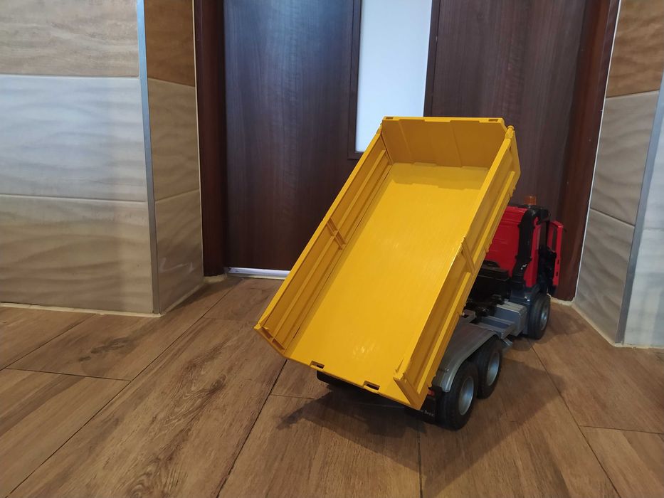 BRUDER auto Mercedes Benz Actros. Wywrotka ciężarówka