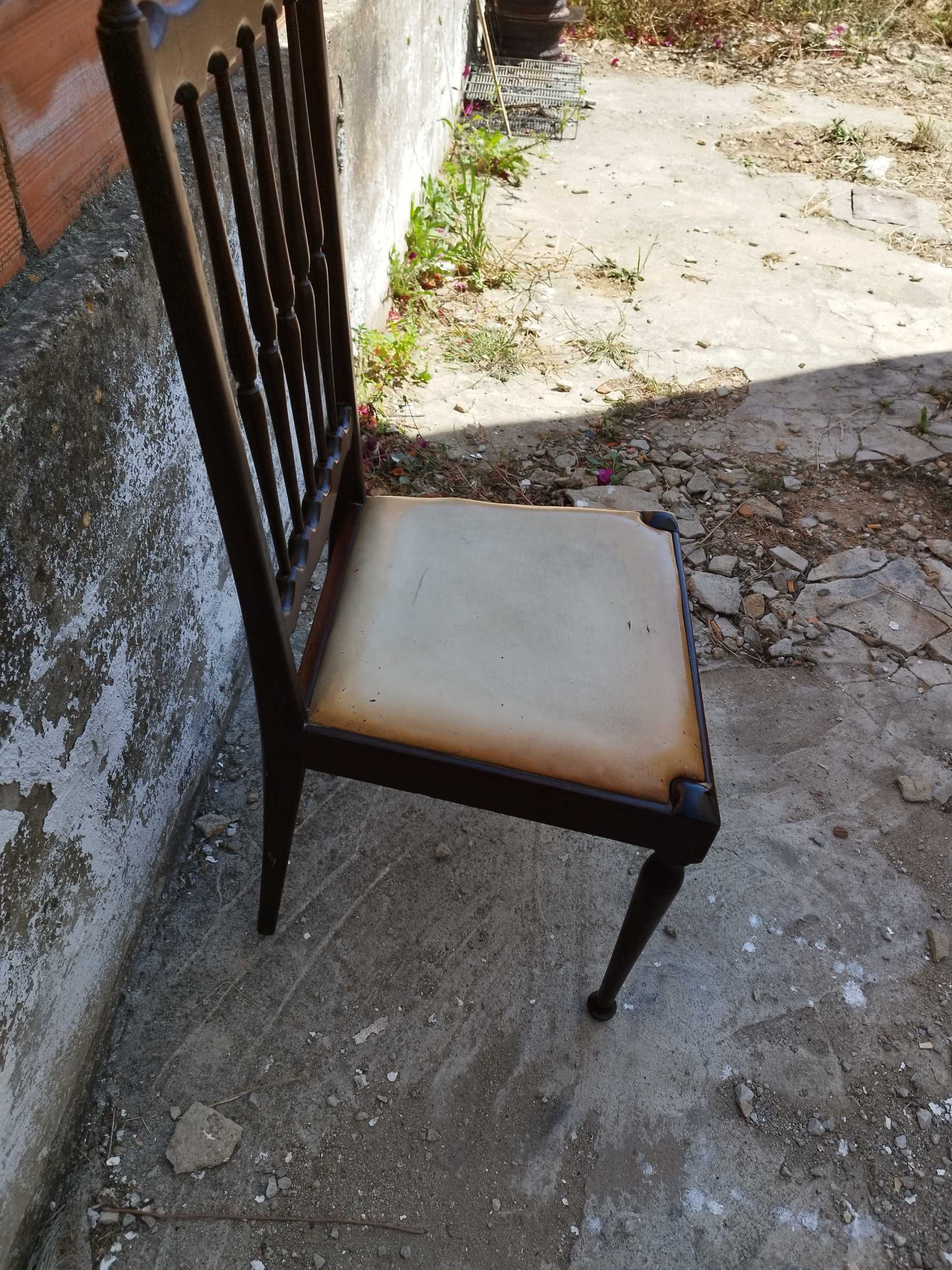 Cadeira antiga (vintage)