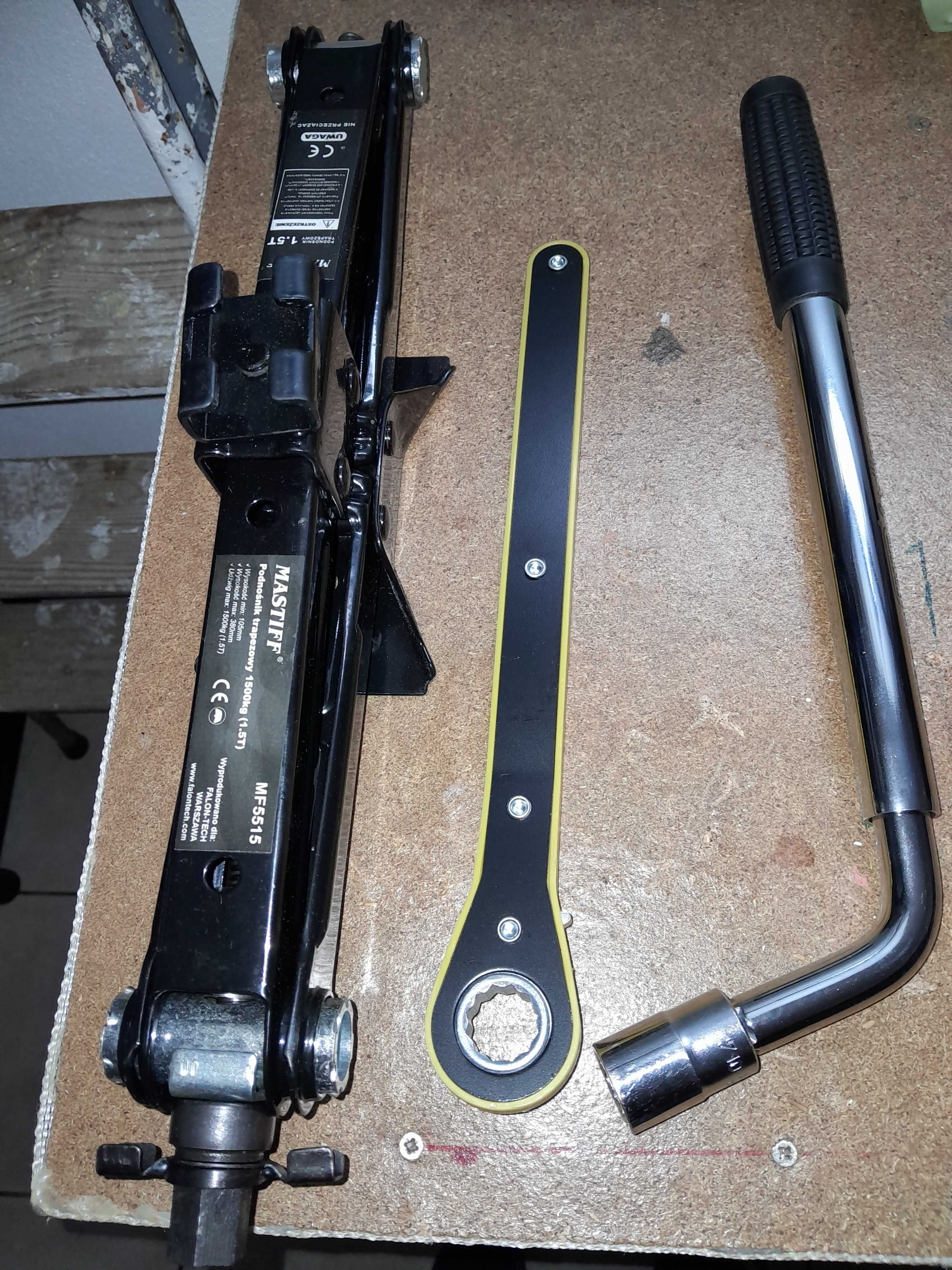 Honda Jazz kit  pneu suplente e tapetes borracha , Seat e VW