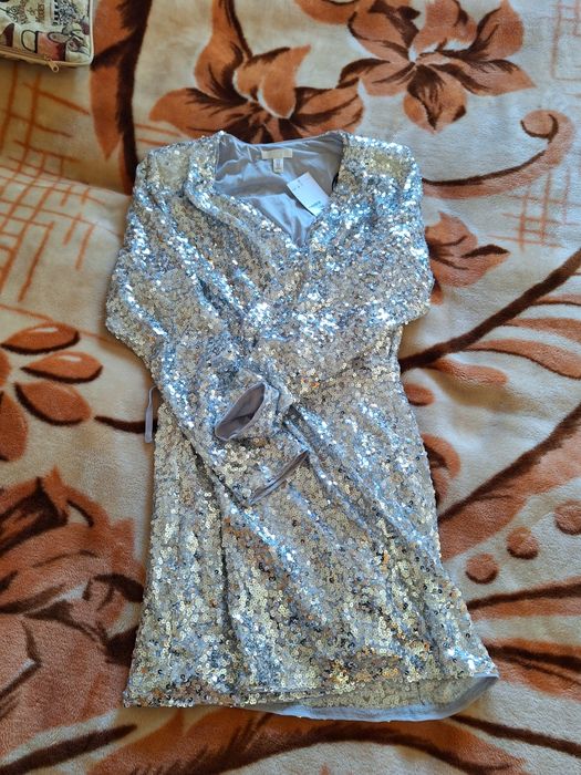 Nowa z metką sukienka kopertowa z cekinami