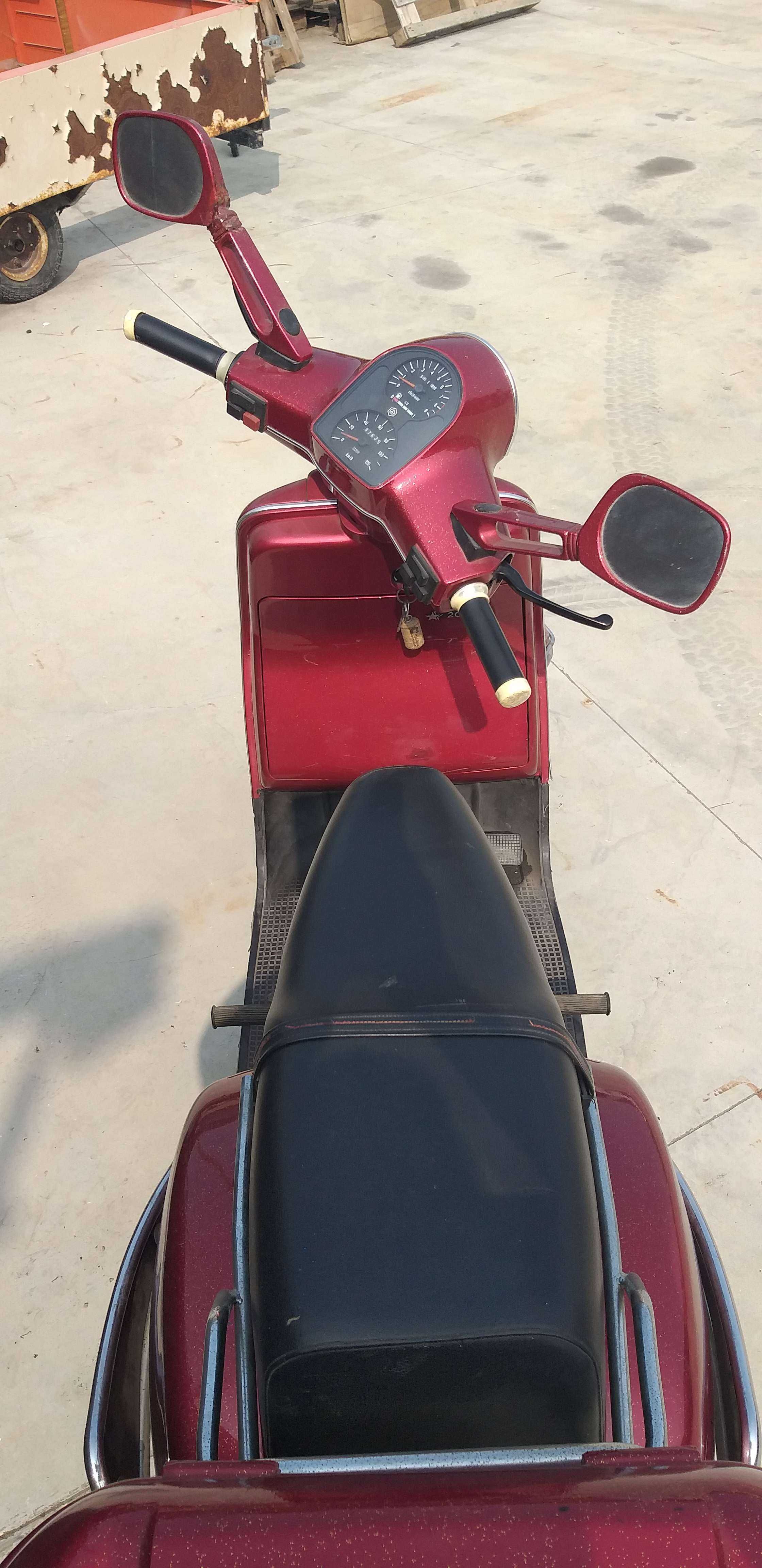 Vende-se Vespa 200