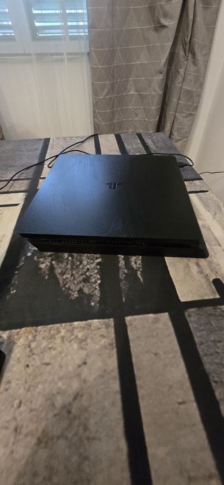 Vendo Playstation 4. (1 TB )