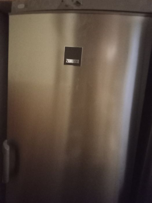 Морозильна камера Zanussi ZFU27400XA