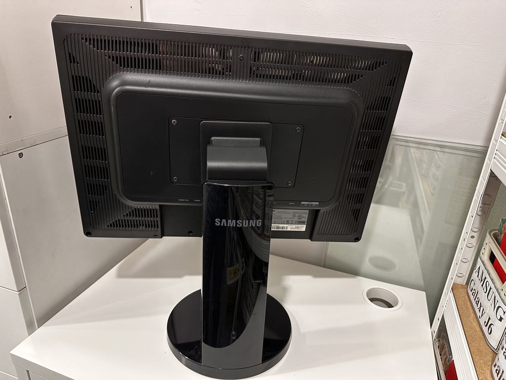 Monitor Full HD 24 cale Samsung Pivot poziom/pion 1920 x 1080