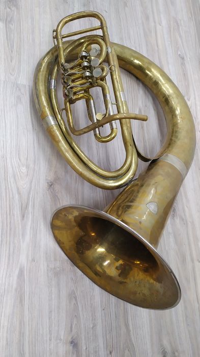 Helikon B ( Sakshorn basowy, tuba )