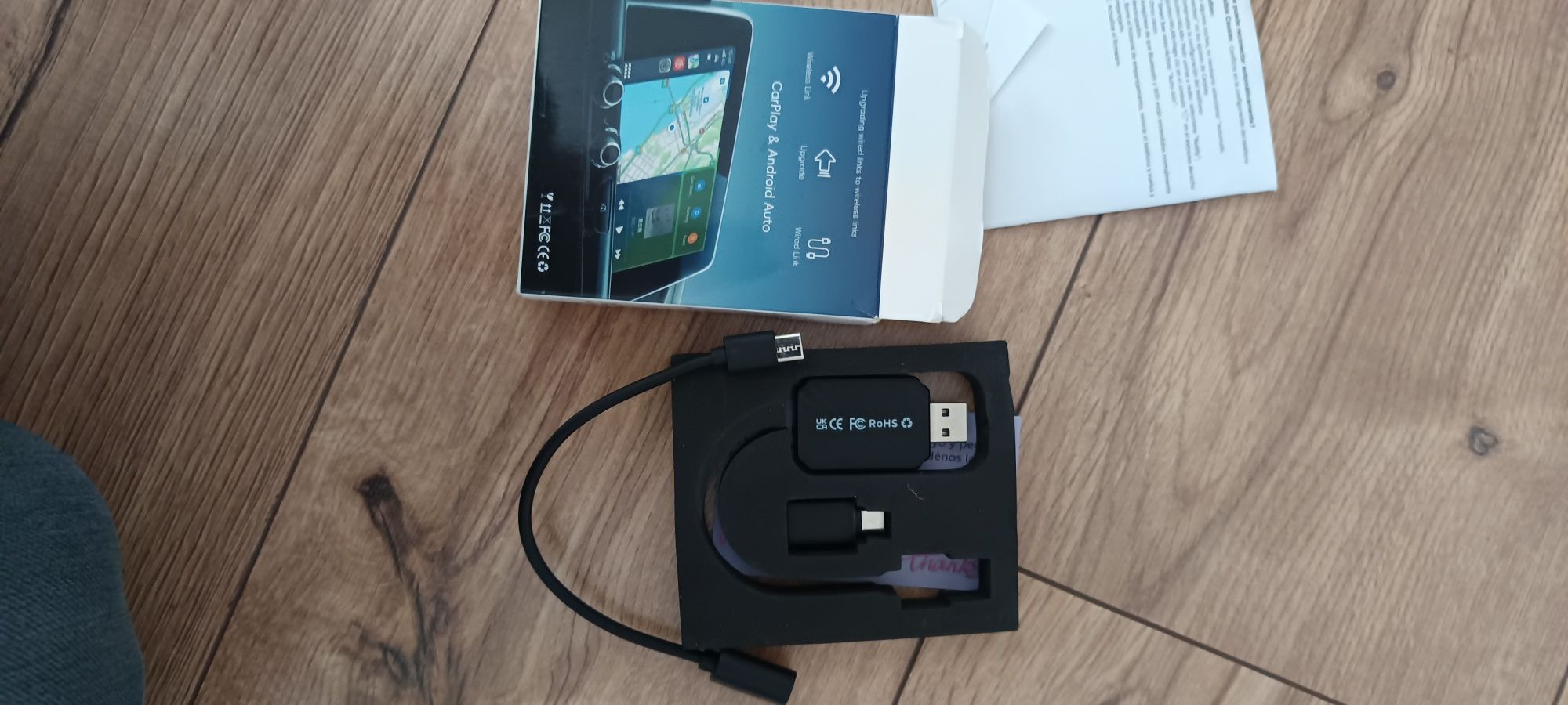 Bezprzewodowy adapter 2w1 CarPlay i AndroidAuto Pług and Play