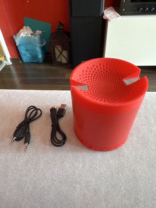 Głośnik Bluetooth kolor czerwony podstawka  na telefon