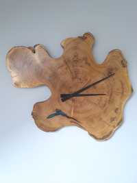 Zegar ścienny z akacji z żywicą epoksydową