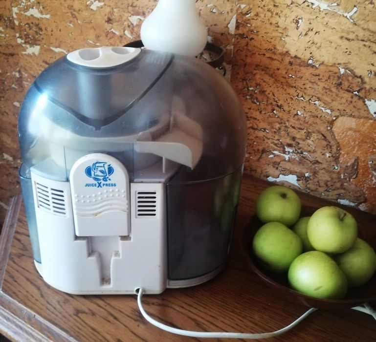 Соковыжималка FIRST продам