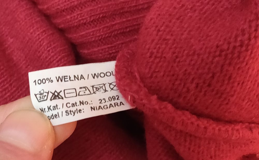 Krótki sweter sweterek TATUUM rozmiar S zgaszona czerwień 100% wełna