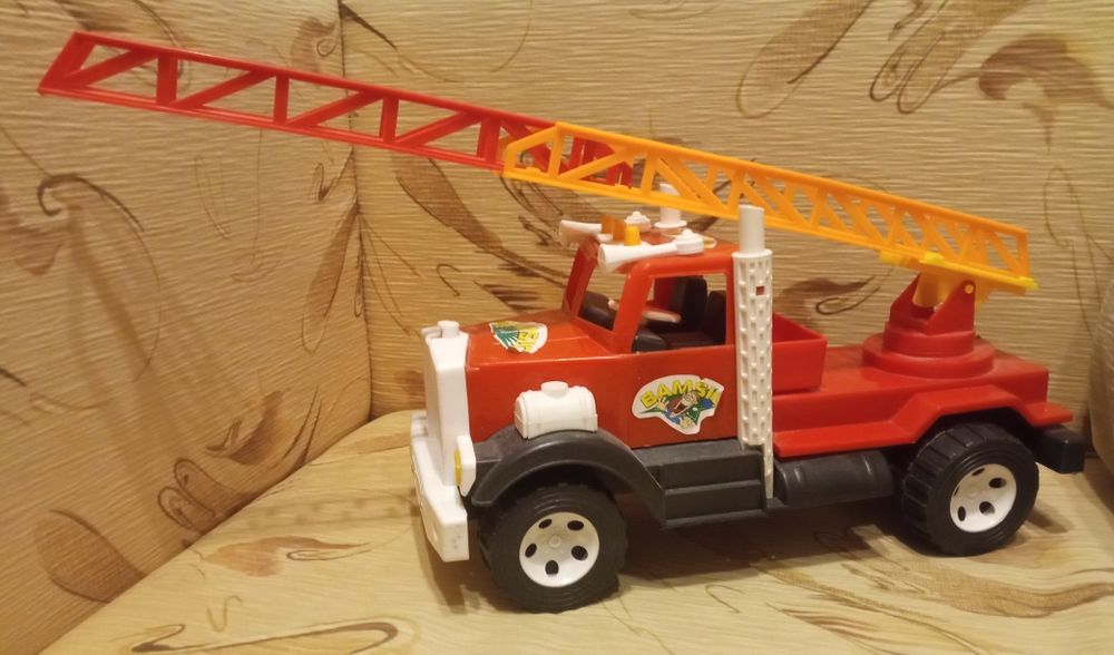 Пожежна вантажівка дитяча