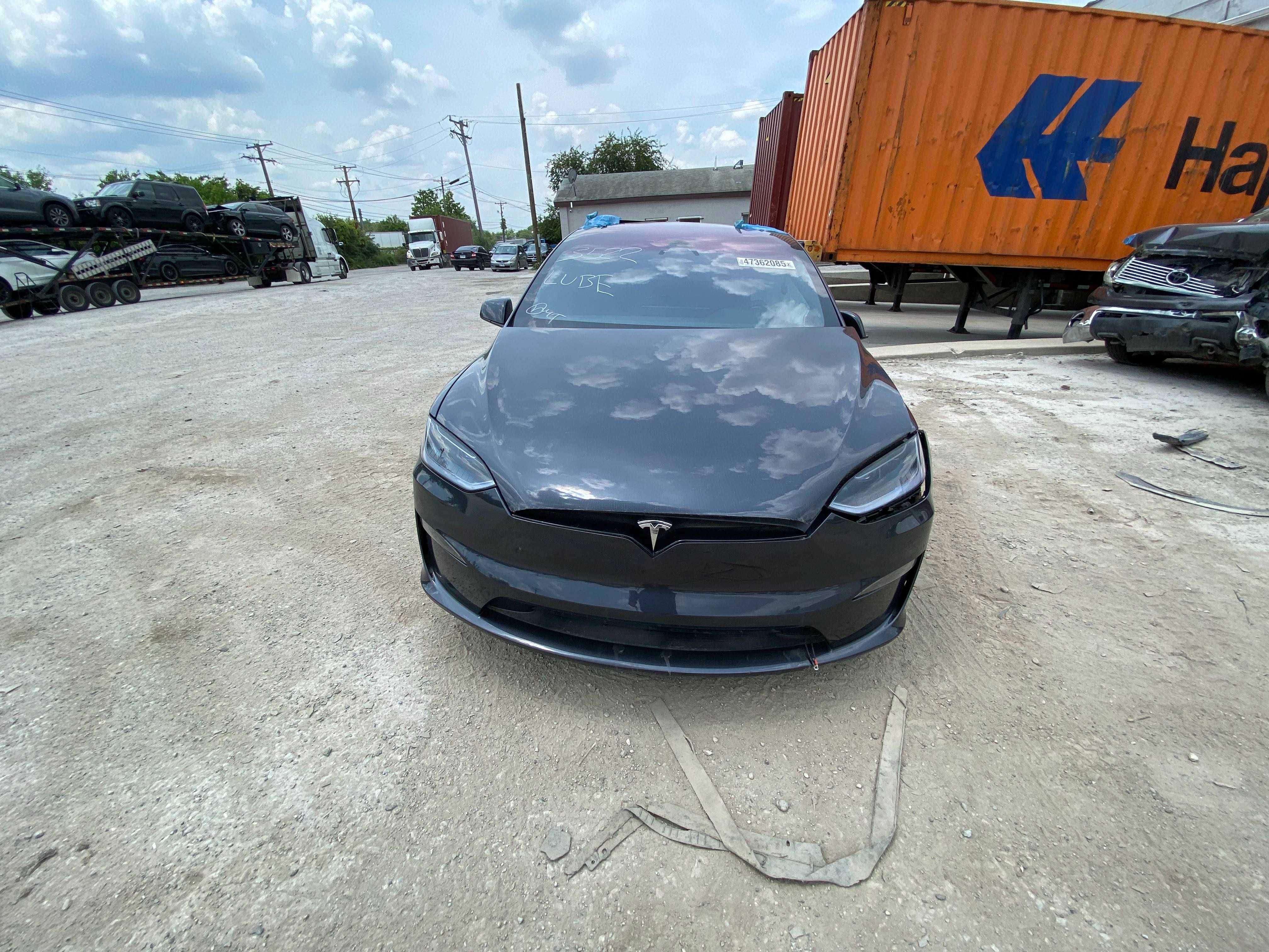 Tesla Model X 24 рік