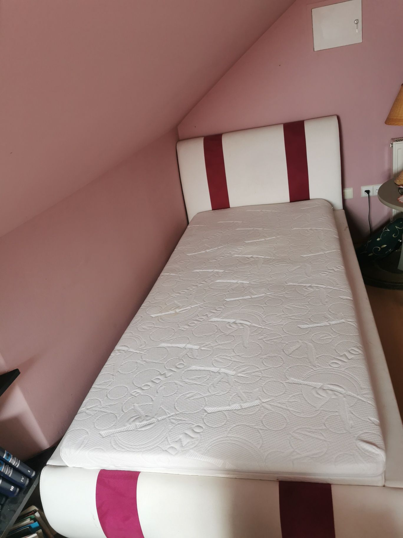 Łóżko dziewczęce