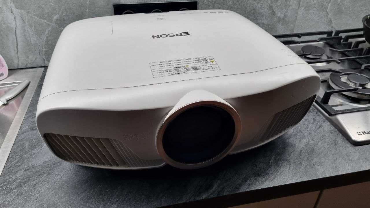 4K Epson EH-TW7400 + Epson ELPMB22