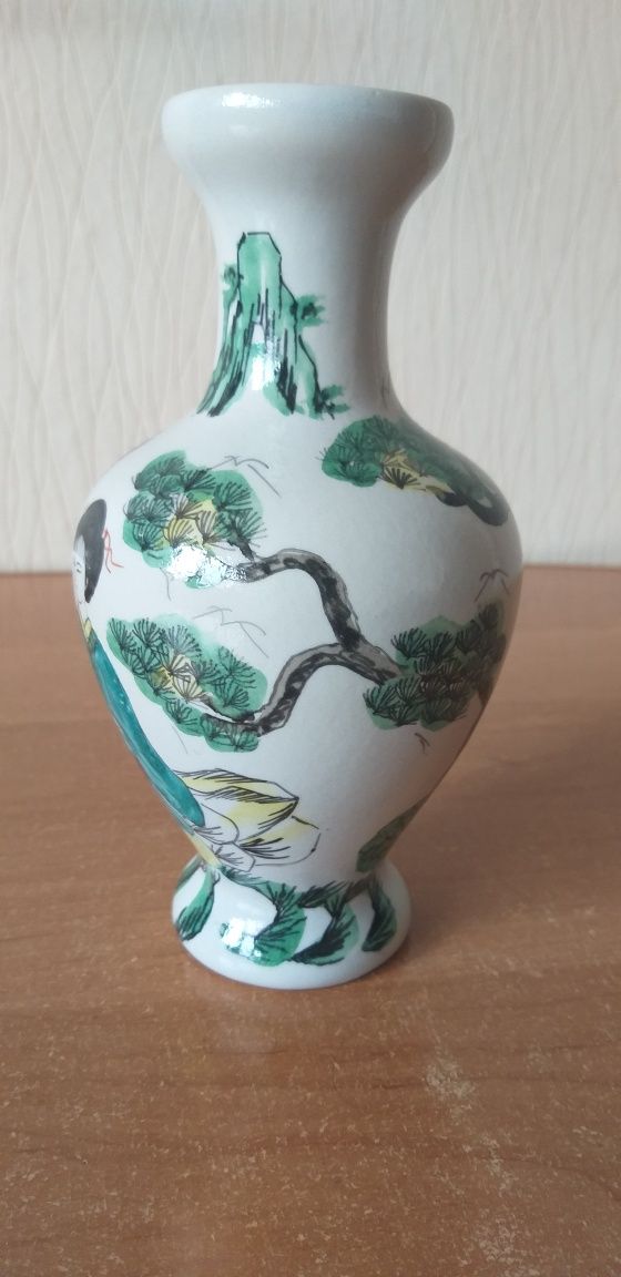 Chiński wazonik porcelanowy