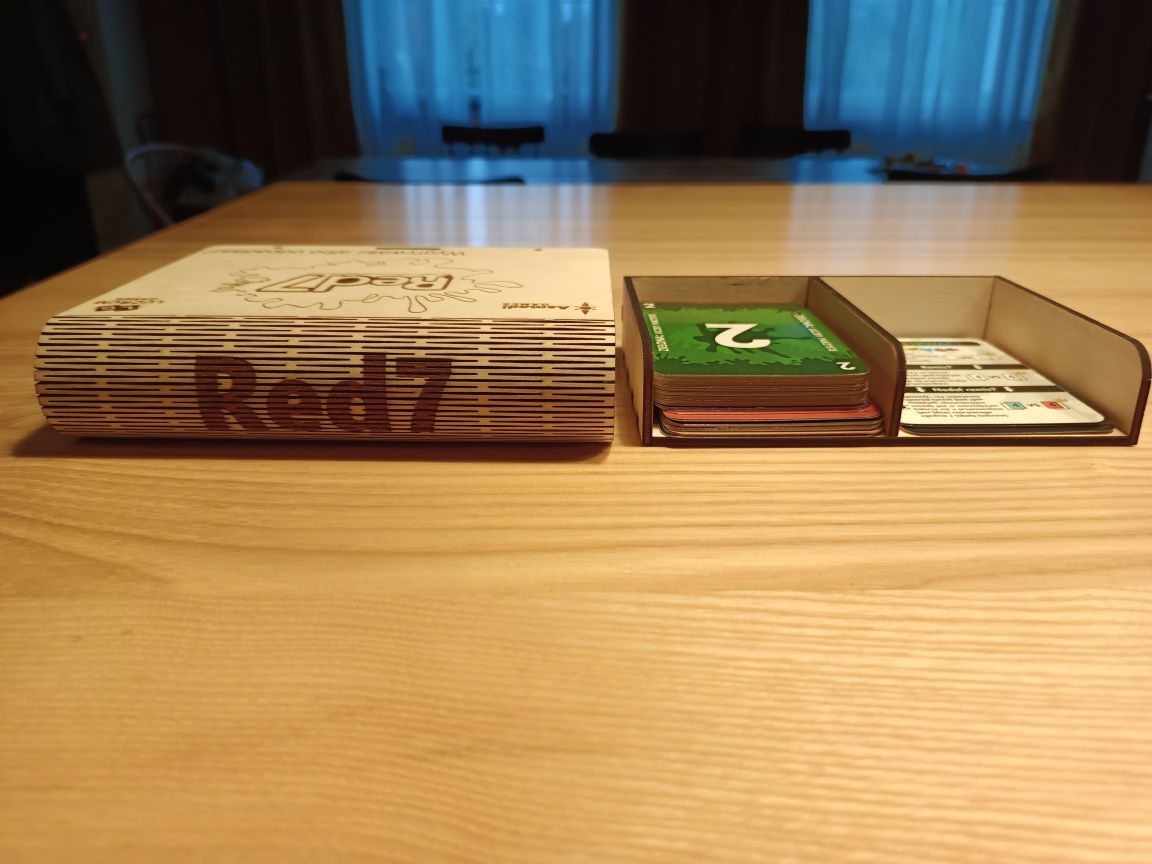 Pudełko pasujące do gry Red7