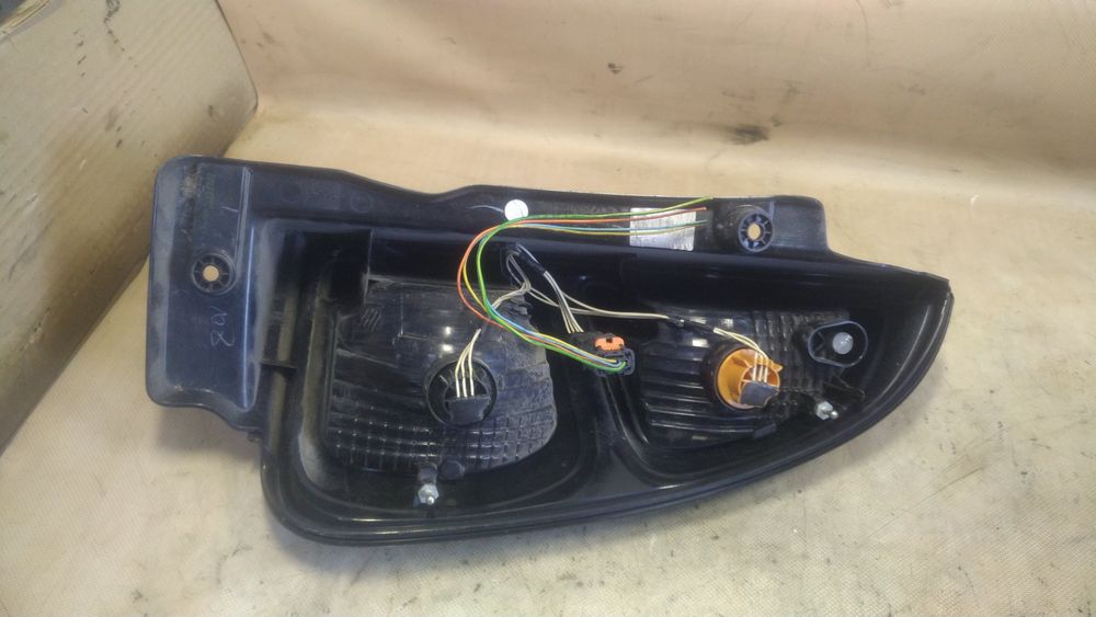 ) Citroen C3 Picasso lampa prawa tylna lewa tylna