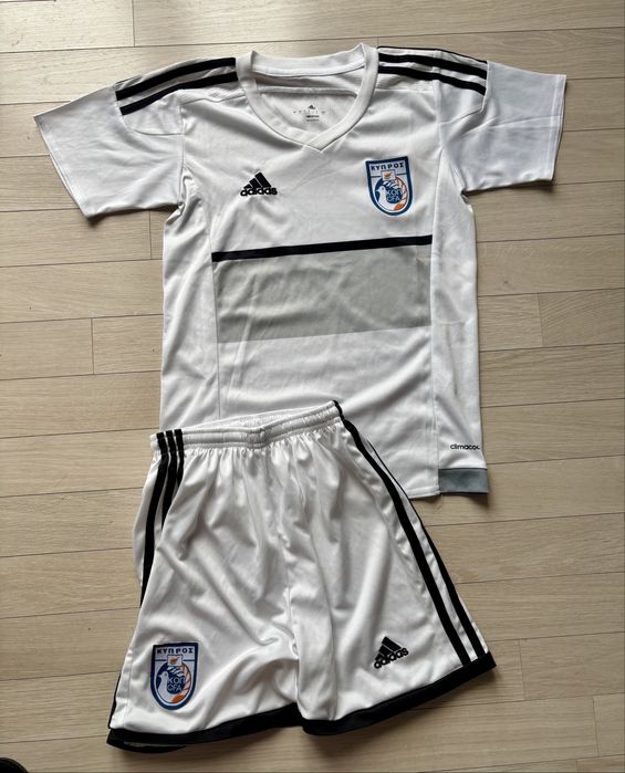 Adidas komplet spodenki i koszulka 146